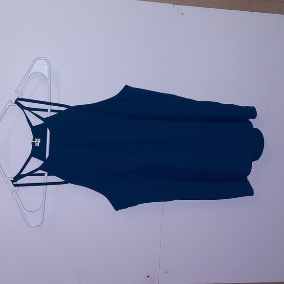 H&M Tops - H&M Tank - Size 6 - 98% Polyester - 2% Spandex - Gently Used